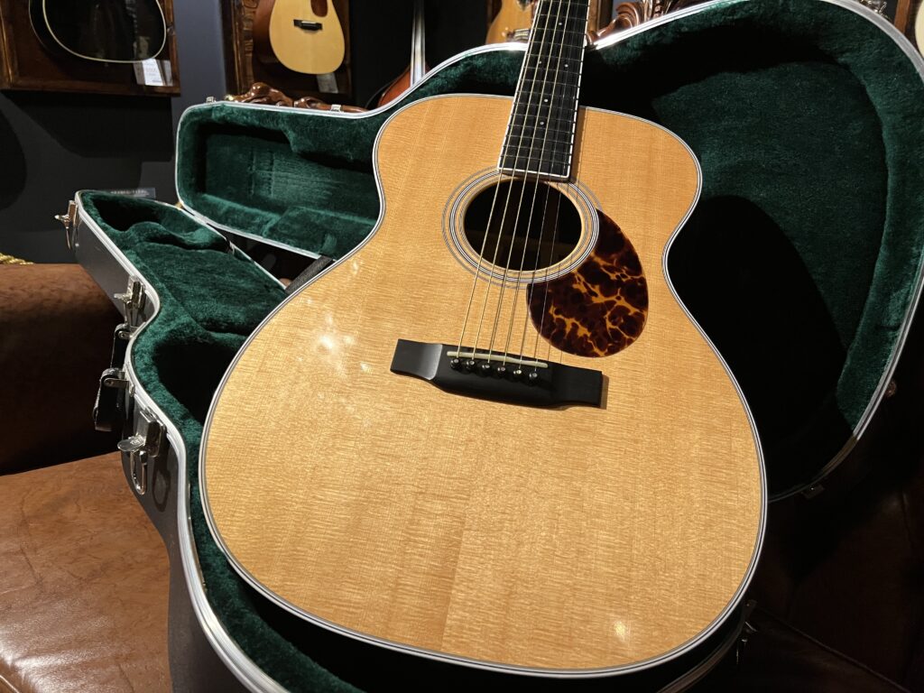 奈良県奈良市へ、Martin OM-35 CTM アコースティックギターの出張買取
